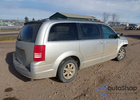 2008 Chrysler Town & Country Touring z USA, uszkodzony, nr VIN 2A8HR54PX8R711826